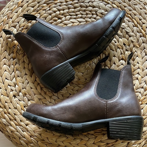 Blundstone Brown Vegan Leather Boots in original box - Picture 4 of 9